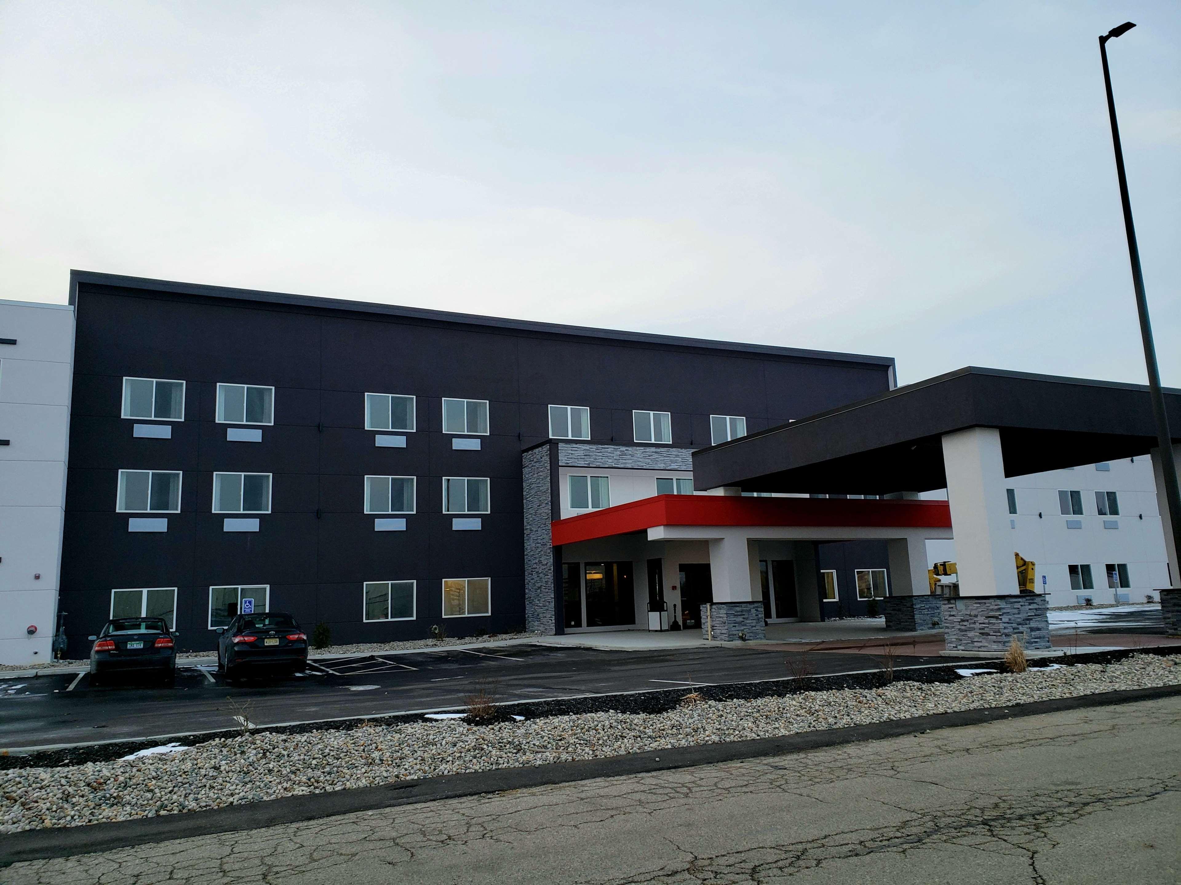 Best Western Plus Wayland Hotel Shelbyville Bagian luar foto